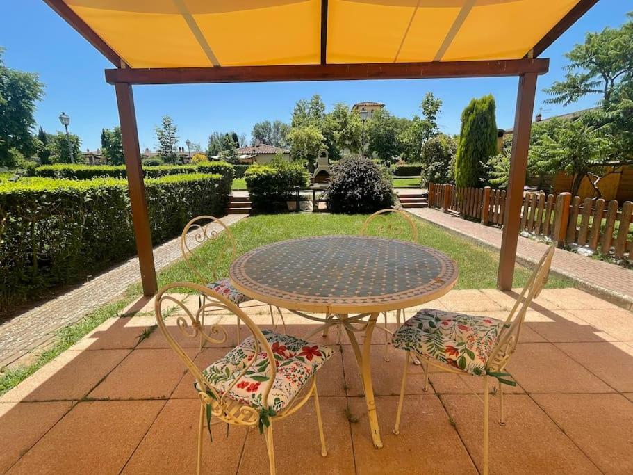 Casa Vacanza Villaggio Poggio Rosso Arezzo Luaran gambar